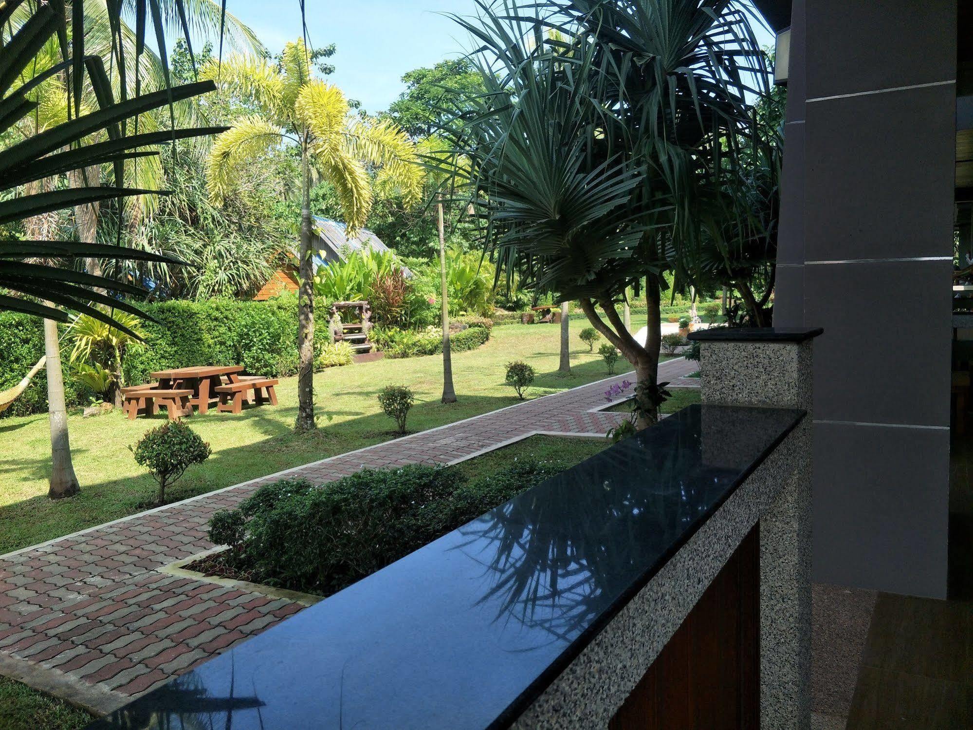 Lanta Intanin Resort - Sha Extra Plus Koh Lanta Exterior photo